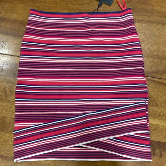 NWT.  BCBG Maxazria, women’s size S, skirt. - Picture 1 of 10